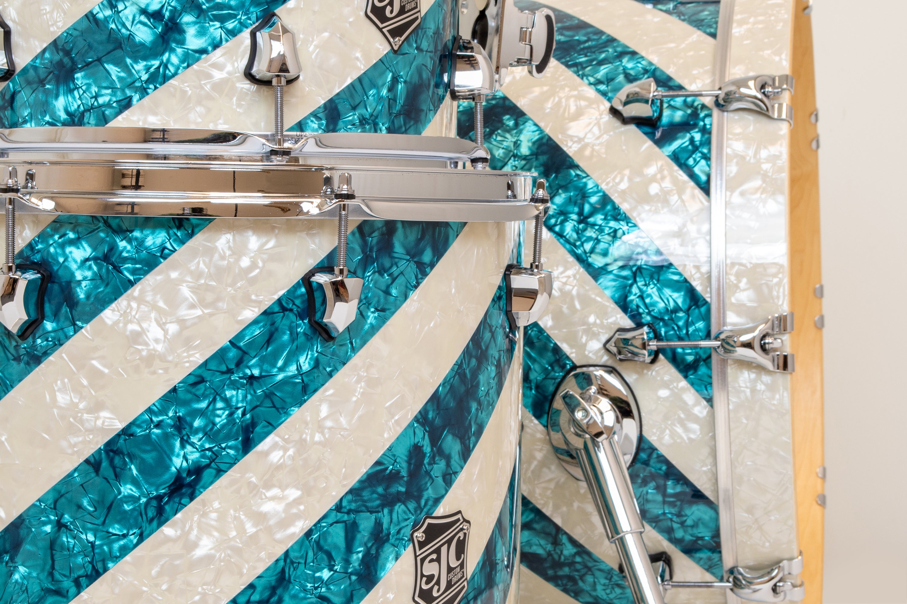 SJC Custom Drums 'The Barbershop' 4 Piece Shell Pack - Turquoise Pearl & Aged White Pearl 22"