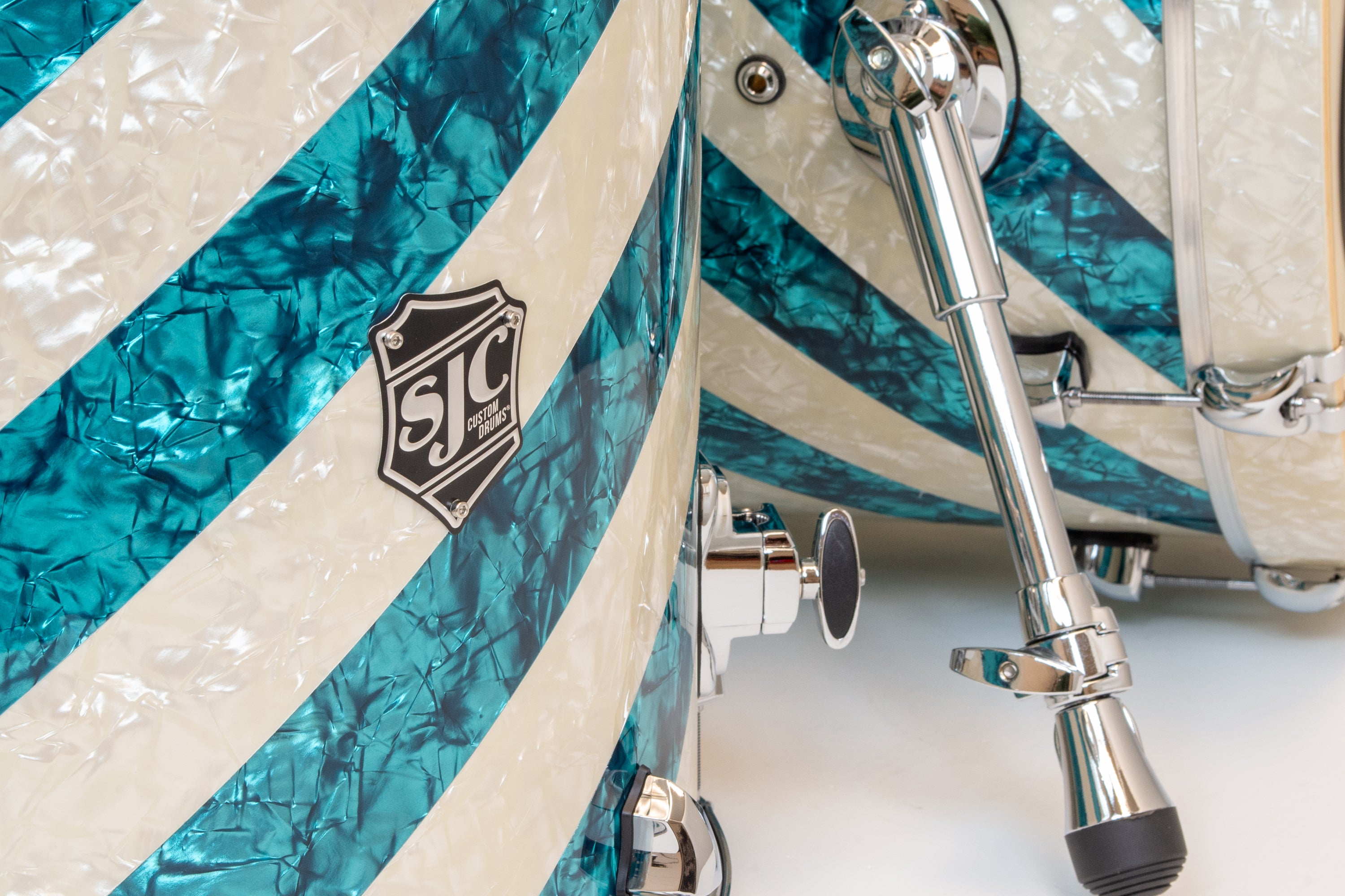 SJC Custom Drums 'The Barbershop' 4 Piece Shell Pack - Turquoise Pearl & Aged White Pearl 22"